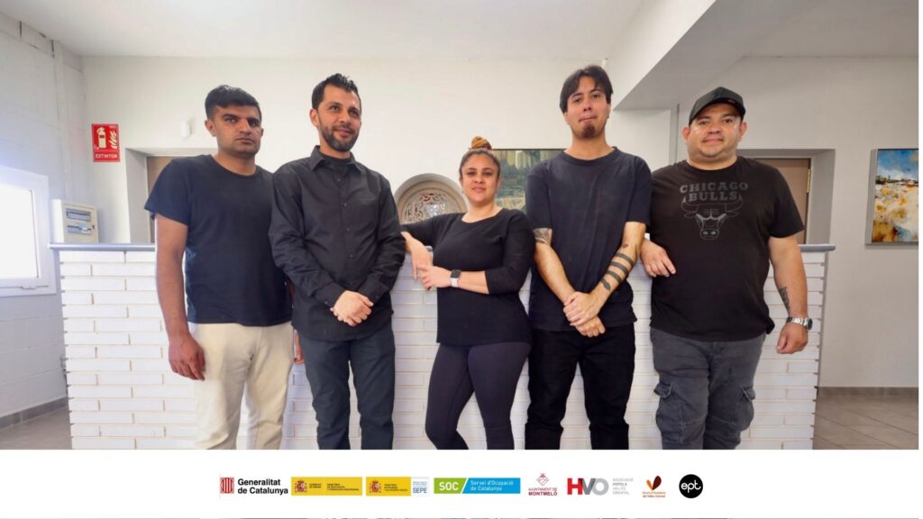 FOTOS DEL GRUP D'ALUMNES DEL CURS DE SERVEI D'HOSTLERIA