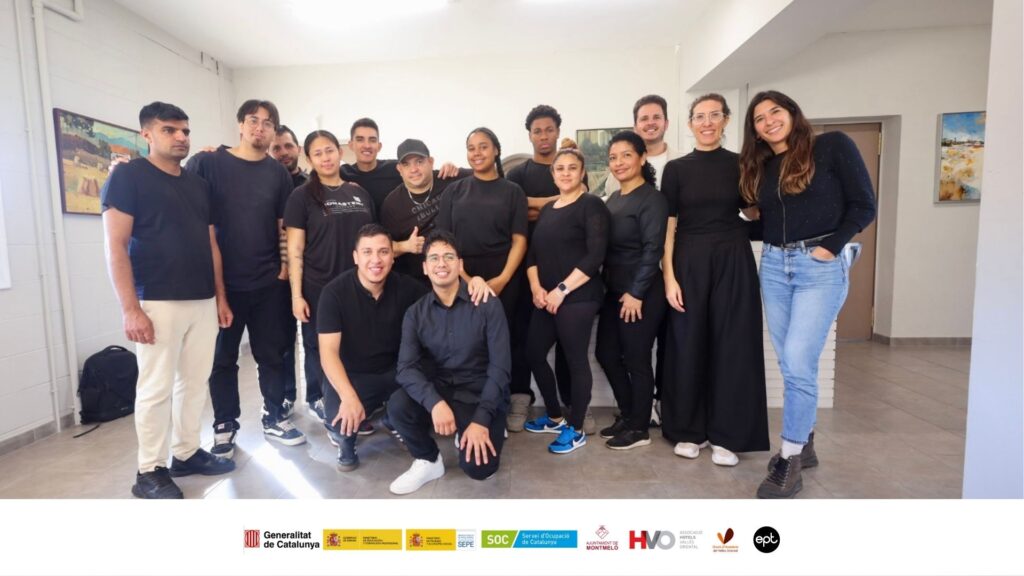 FOTOS DEL GRUP D'ALUMNES DEL CURS DE SERVEI D'HOSTLERIA