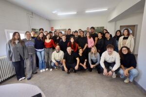 Alumnes durant l’esmorzar de pràctiques del curs d’Hostaleria impartit per Eines per Tothom