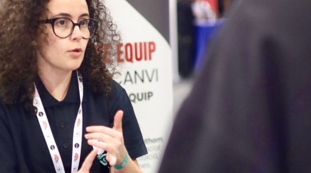 Sessió d’orientació del projecte EINES LAB JOVEN amb jove participant en formació i ocupació juvenil