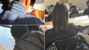 Alumnes durant la primera sessió del curs logística i magatzem a Granollers a l’Espai Aletheia